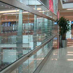 powerglass® balustrade: Dubai International Airport | Staircases | Peter Platz Spezialglas