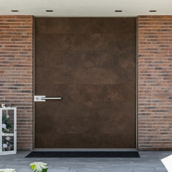 Synua | The safety door for large dimensions, with vertical pivot operation and installation coplanar with the wall. | Entrance doors | Oikos – Architetture d’ingresso